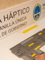 Instalaron mapas hápticos para personas con discapacidad visual en tres grandes edificios públicos