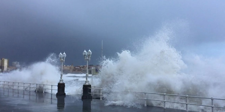 Fuerte temporal sacude Mar Del Plata