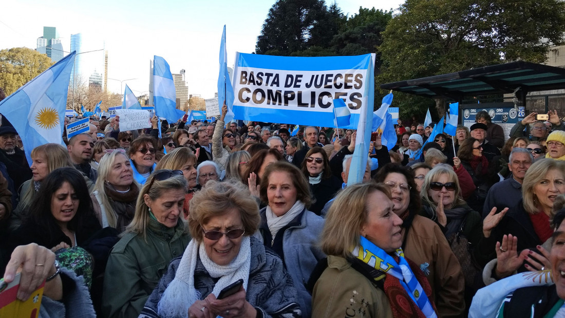 Una marcha "anticorrupción" reclamó frente a los Tribunales Federales