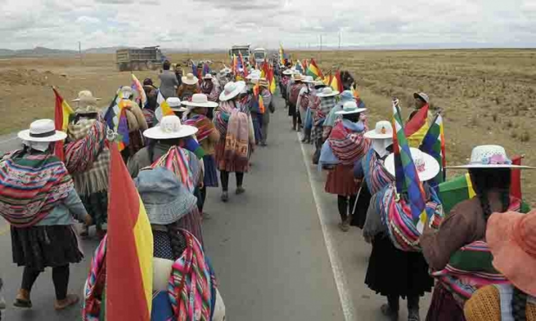Llega a La Paz una multitudinaria marcha en apoyo a Evo Morales