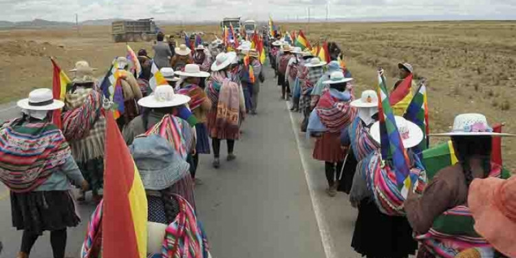 Llega a La Paz una multitudinaria marcha en apoyo a Evo Morales
