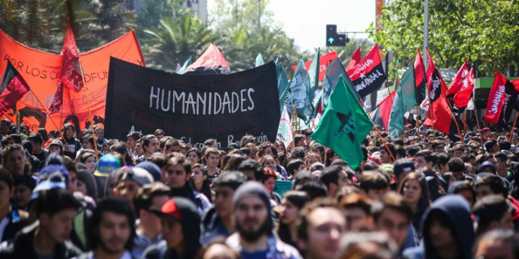 Marcha de universitarios chilenos: "Gratuidad sin transformar no es avanzar"