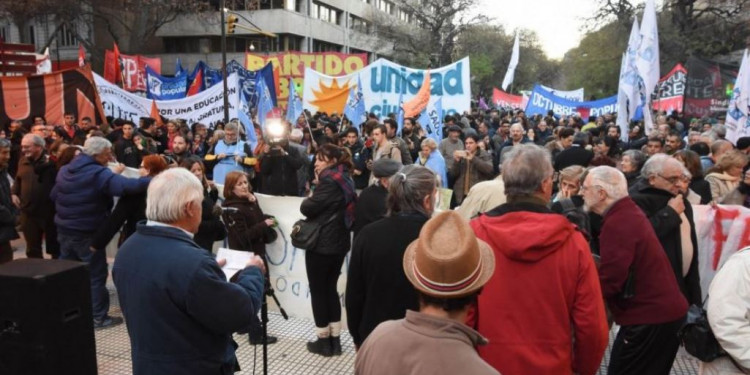 Mendoza: organizaciones sociales y políticas le dijeron "no" al decreto de Macri
