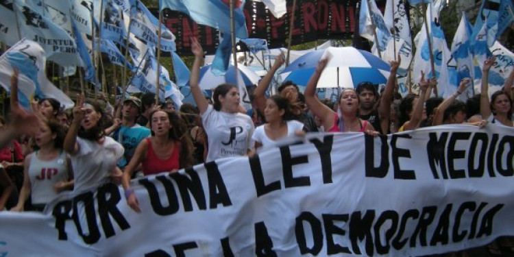 Defender la ley de medios es defender la democracia