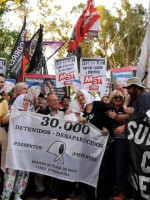 Marcha masiva en contra de la prisión domiciliaria a Etchecolatz