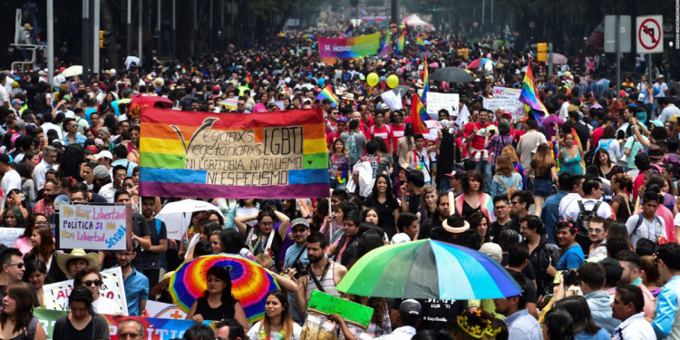 México marcha en apoyo a la propuesta de matrimonio igualitario