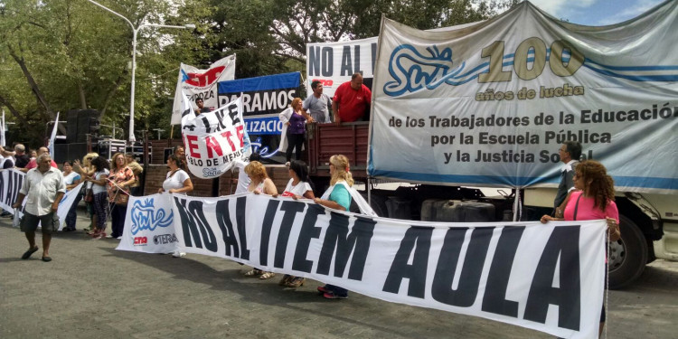 Un sí para Cornejo: ampliaron el ítem aula