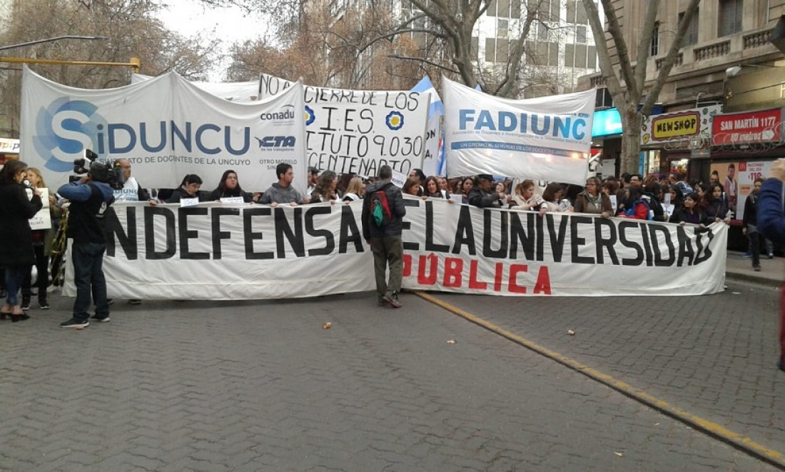 Cortese: "Hoy están en juego la educación y la democracia"