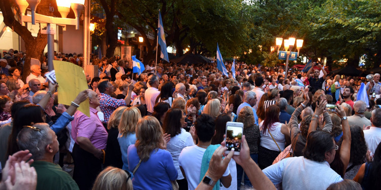 Dos marchas y un paro