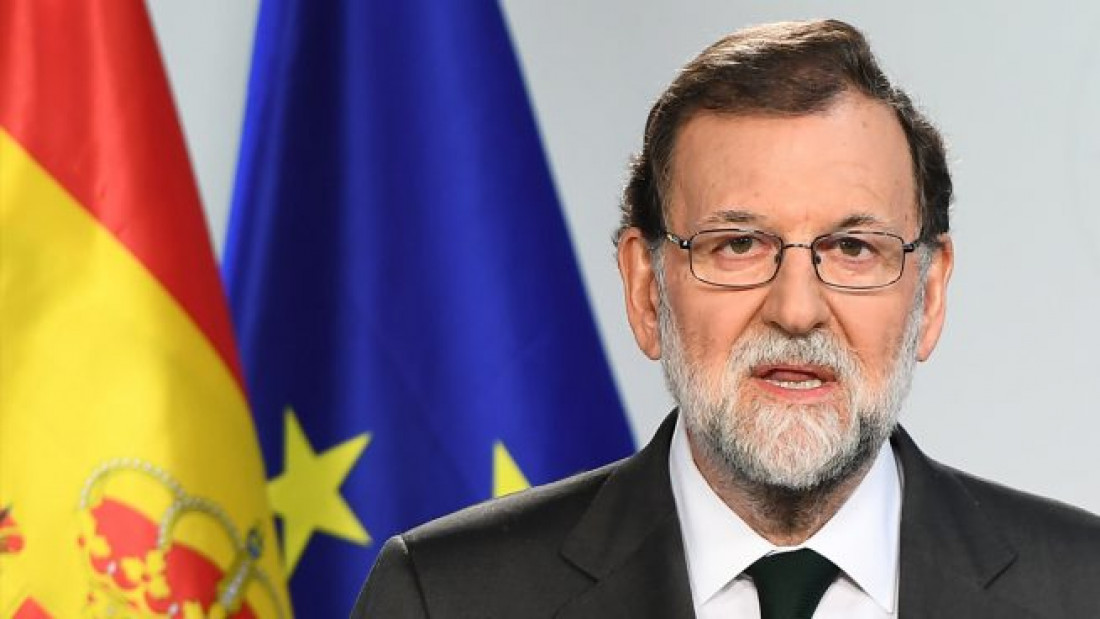Rajoy amenaza a Puigdemont con mantener intervención en Cataluña