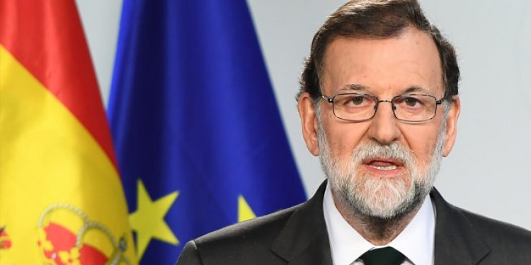 Rajoy amenaza a Puigdemont con mantener intervención en Cataluña