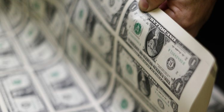 El dólar registró alza récord y pone en juego la política del Central