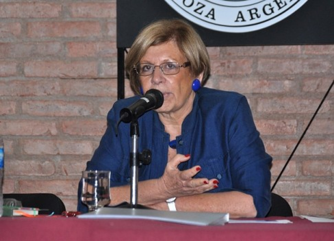 [MÓVIL] Marta Novick, funcionaria del Ministerio de Trabajo de la Nación, disertó en la UNCuyo.