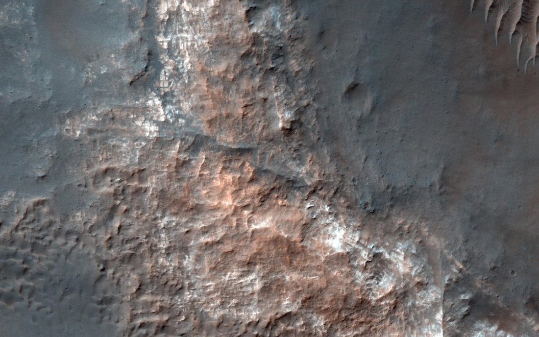 Descubren un lago de agua salada en Marte