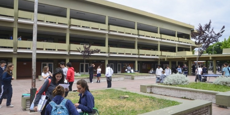 Colegios de la UNCUYO tendrán una semana más de clases para completar el calendario académico 