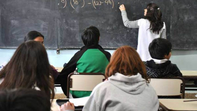 imagen Dos de cada diez profesores ejercen sin título específico