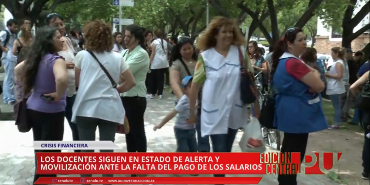 Docentes en estado de alerta por pagos