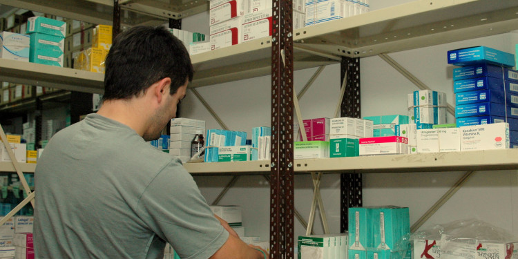 El PAMI acordó ponerle "tope" al aumento en los medicamentos