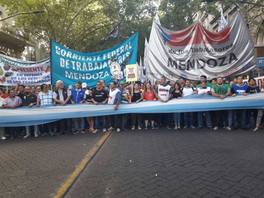 Masiva marcha del #21F en Mendoza