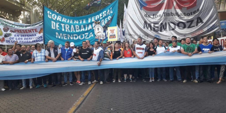 Masiva marcha del #21F en Mendoza