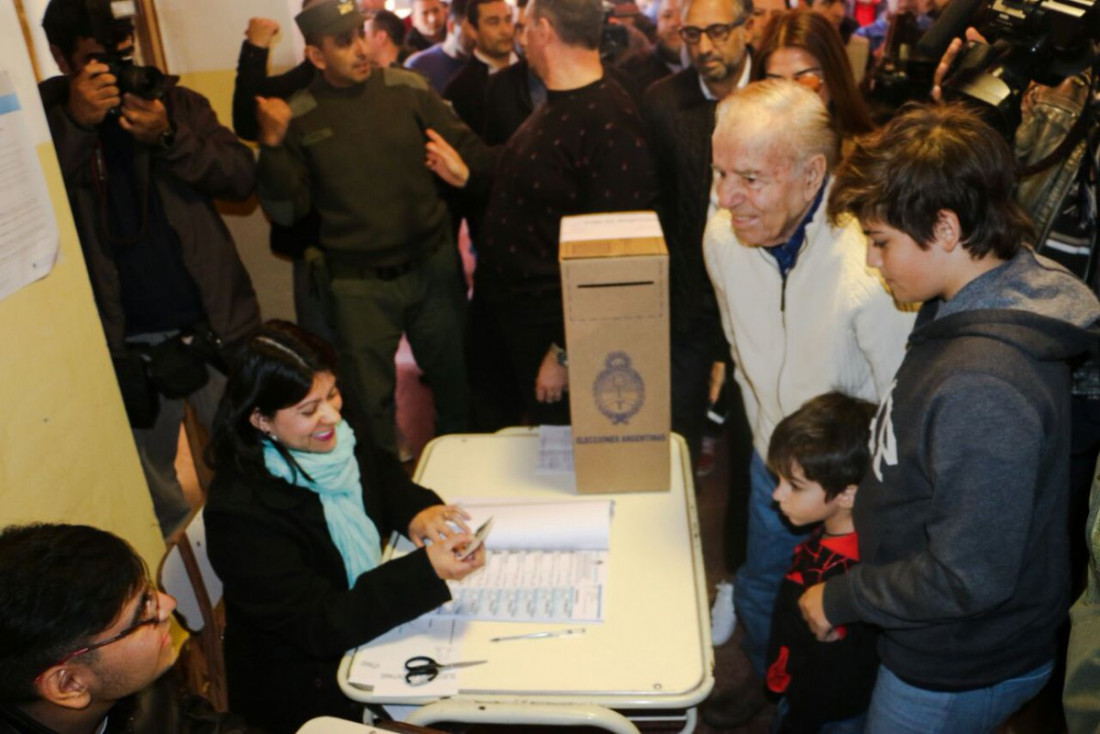 Con Carlos Menem inhabilitado pero en la boleta, el PJ se impone en La Rioja