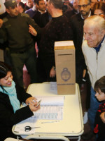 Con Carlos Menem inhabilitado pero en la boleta, el PJ se impone en La Rioja