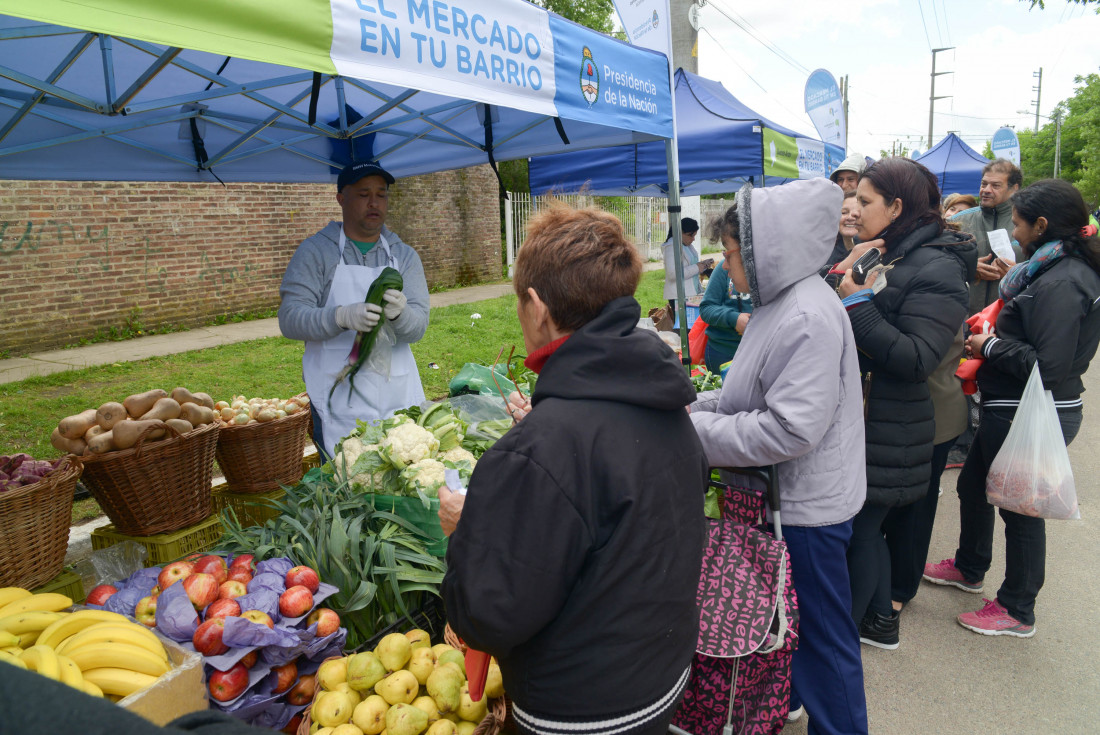 El Mercado en tu Barrio estará hoy en Las Heras y en Rivadavia
