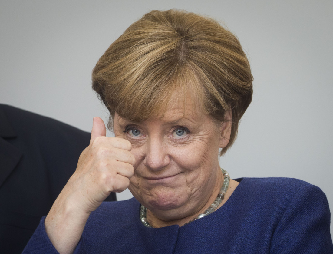 Merkel busca socios políticos para contener el avance neonazi