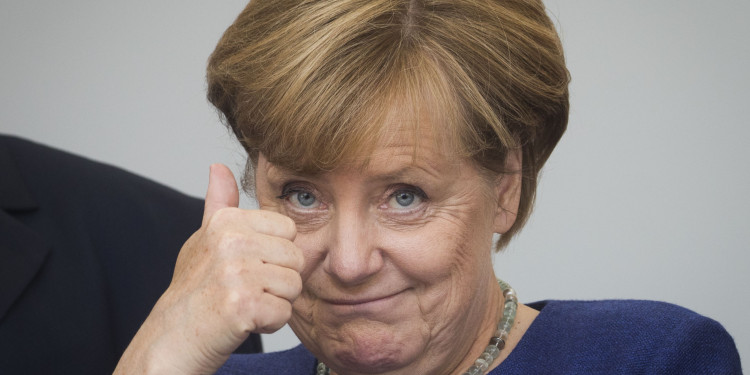 Merkel busca socios políticos para contener el avance neonazi