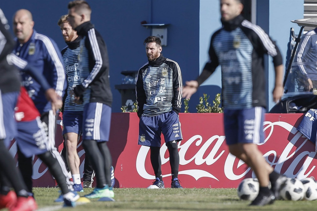 Messi llegó a la Argentina para empezar a entrenar
