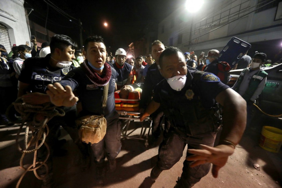 imagen Ya son 324 los muertos por el terremoto en México