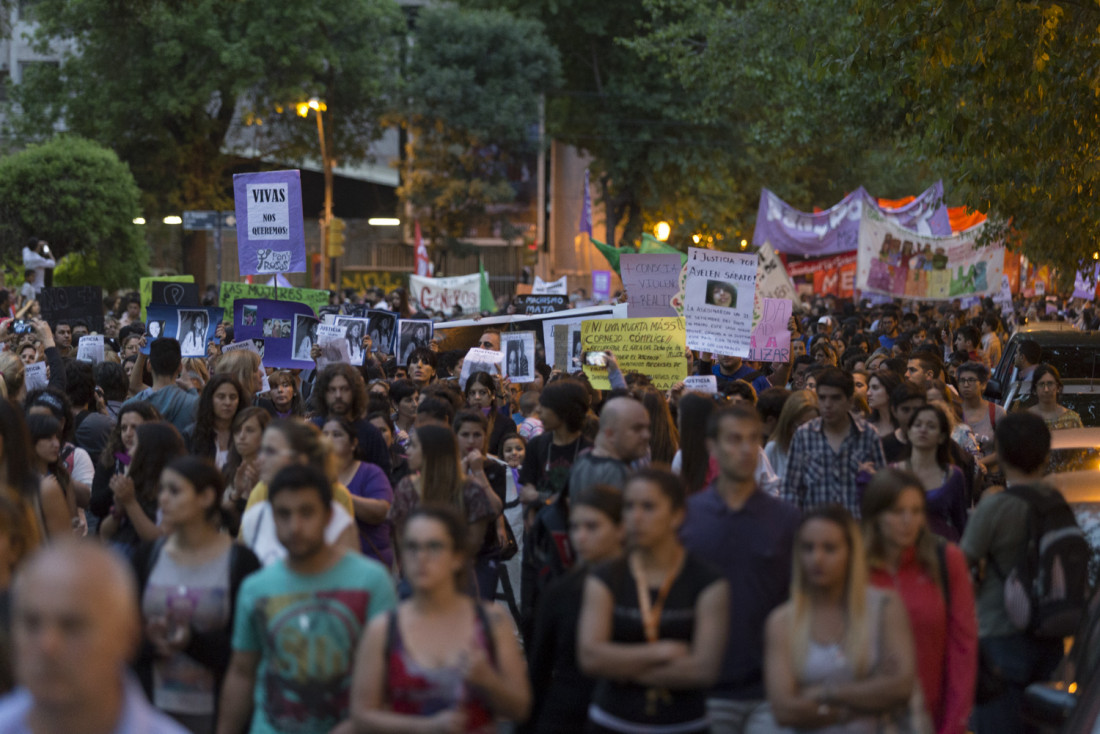 5000 personas pidieron que cesen los femicidios