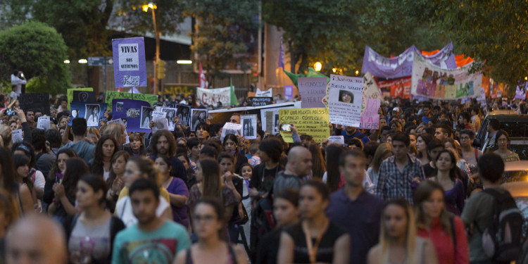 5000 personas pidieron que cesen los femicidios