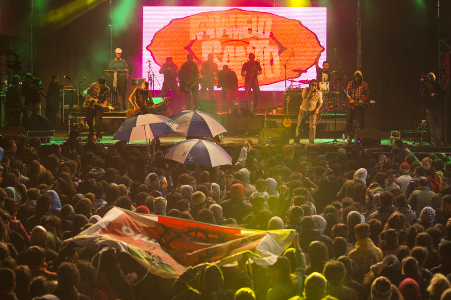 imagen En la fiesta de la UNCUYO hubo Karamelo Santo para 8 mil personas 