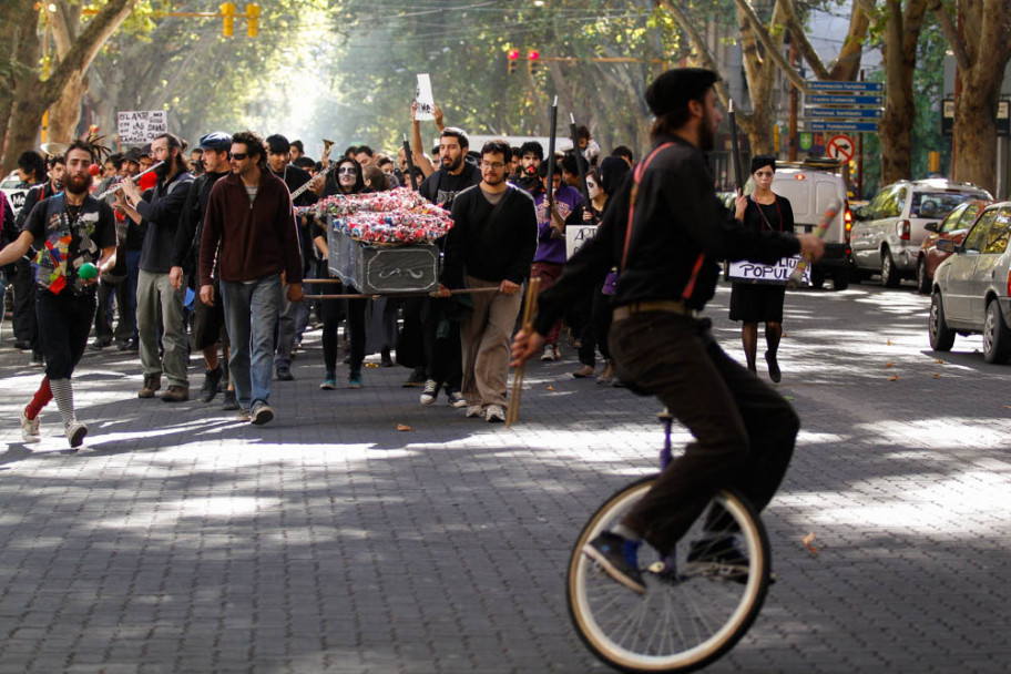 imagen Funeral en defensa de la cultura popular