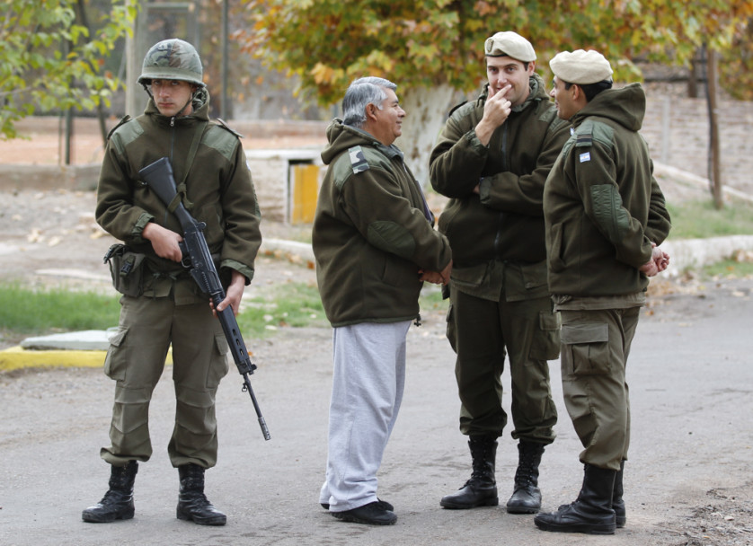 imagen El Ejército y la represión ilegal, malas compañías