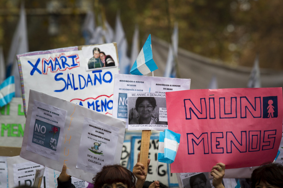 imagen La rebelión en las calles y la marcha interna