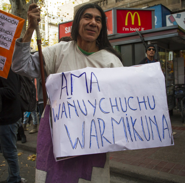 imagen La rebelión en las calles y la marcha interna