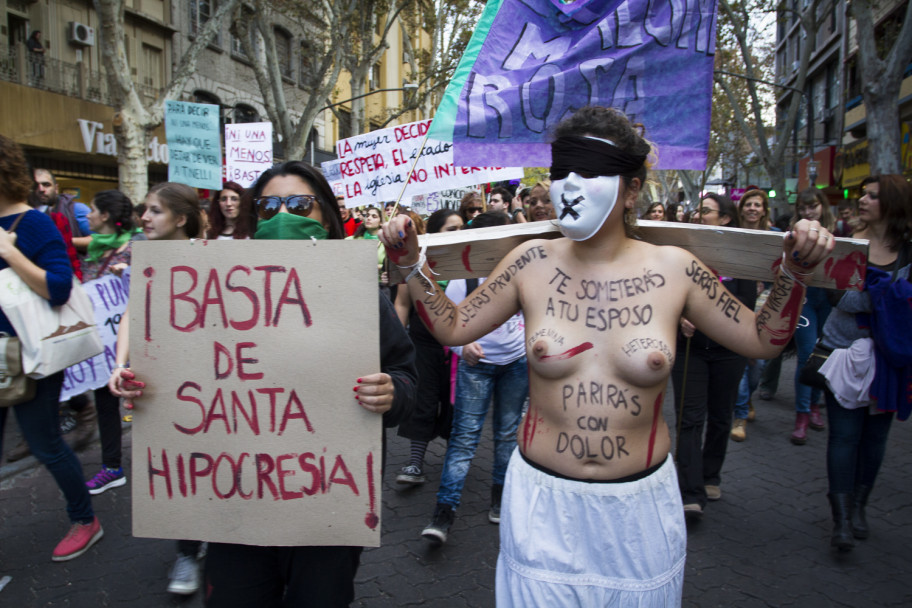 imagen La rebelión en las calles y la marcha interna