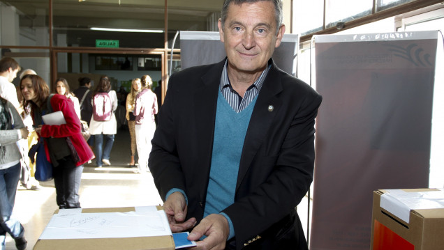 imagen Pizzi votó y dejó ver su optimismo