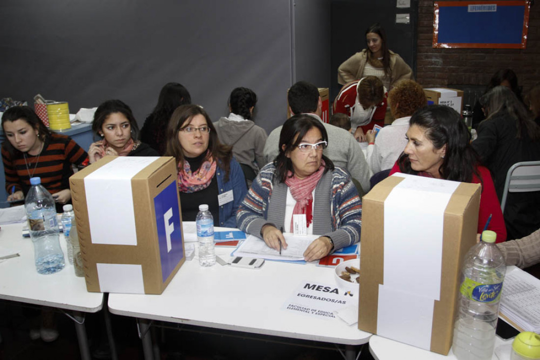 Votaron los tres ingenieros en un clima de segunda vuelta