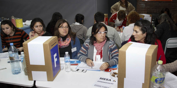 Votaron los tres ingenieros en un clima de segunda vuelta