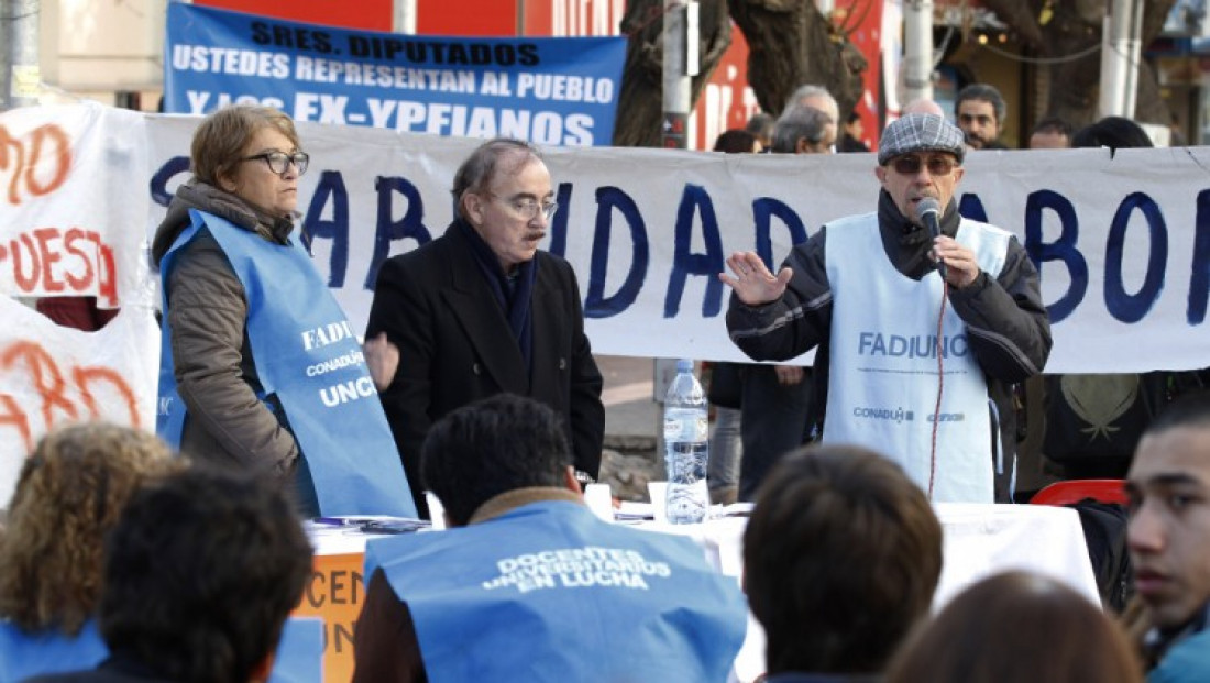 Docentes universitarios paran por cinco días