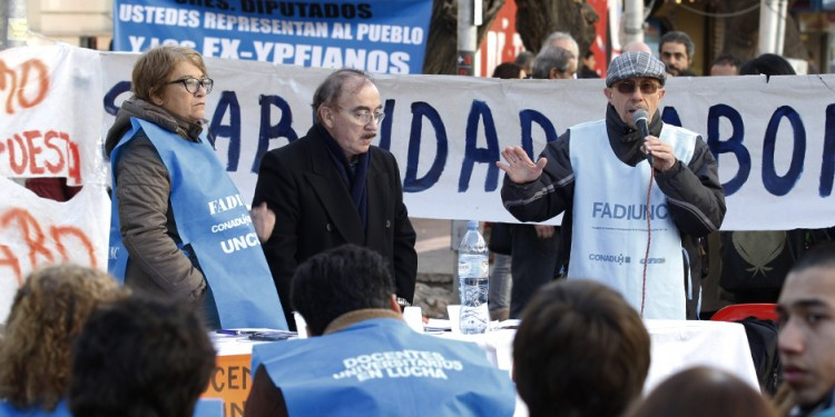 Docentes universitarios paran por cinco días