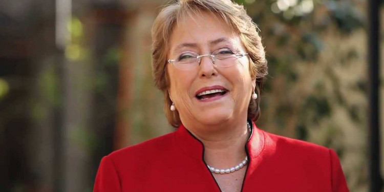 Bachelet presentará el nuevo gabinete y no viajará a Paraguay