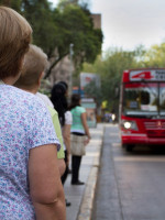 Sorprenden a 134 personas sin pasajes en dos operativos de control de micros.