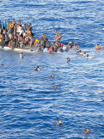 "En 2015, 320 mil personas han llegado a Grecia e Italia cruzando el mar"