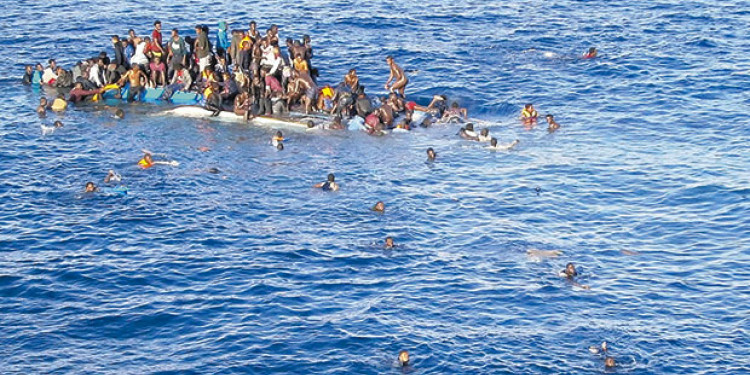 "En 2015, 320 mil personas han llegado a Grecia e Italia cruzando el mar"