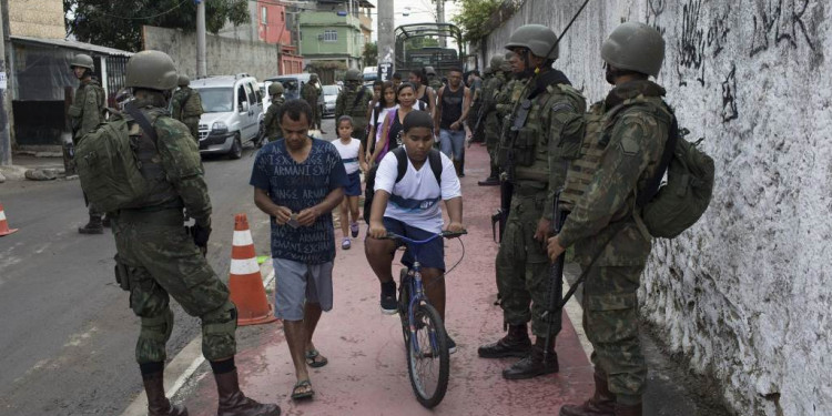 Temer decretó la intervención militar en Río de Janeiro