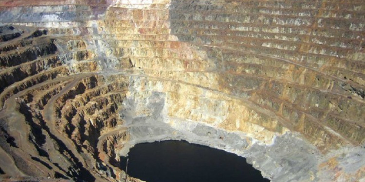 Minería por zonas en Chubut: "La ley se aprobó entre gallos y medianoche para evitar toda movilización"